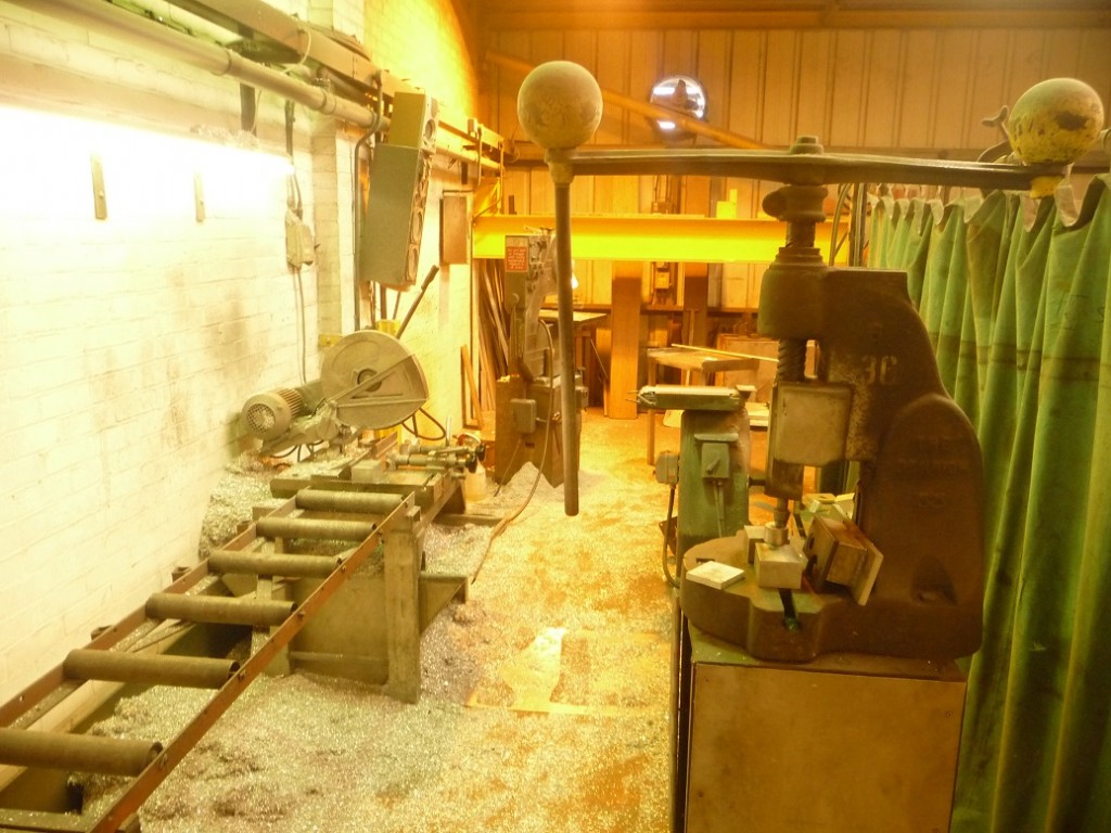 fabrication workshop dust exposure
